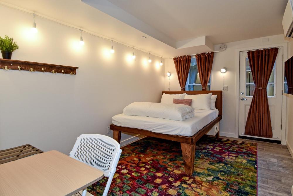 Lower Level Cozy Queen Room  interior